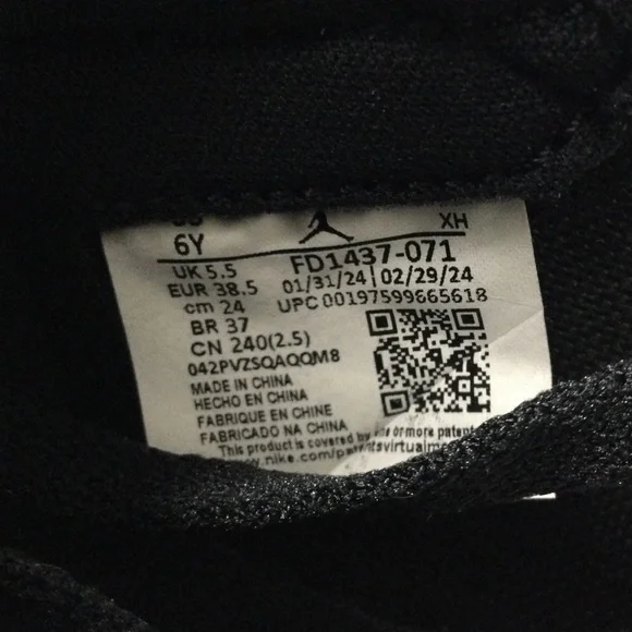 Nike Air Jordan 1 Retro High OG Black/Metallic Gold Size 6Y - Picture 10 of 15